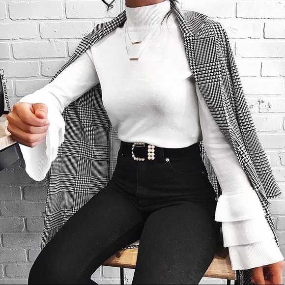 Forever 21 Sweaters - Forever 21 Ruffle Sleeve Sweater